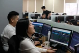 Tổ chức quốc tế đồng loạt sửa dự báo kinh tế Việt Nam, 'sóng' tiền dồn dập vào chứng khoán
