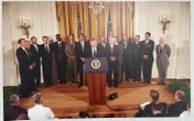 Xem lại thời khắc Tổng thống Bill Clinton tuyên bố bình thường hóa quan hệ với Việt Nam 30 năm trước