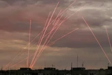 Ukraine nói Nga đang tấn công Kiev, gây hỏa hoạn và nhiều tiếng nổ lớn
