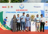 HLV Kim Sang Sik dự khán Giải công nhân, viên chức Việt Nam trước khi tập trung đội tuyển