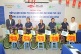 Tặng 100 xe đạp cho người thu gom ve chai phường An Lạc, lực lượng chính trong phân loại rác