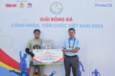 Nhận nồi lẩu từ TAPUHO, cậu thanh niên liền gửi cho mẹ ở quê