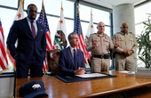 California quyết đối đầu ông Trump, ban luật bảo vệ người nhập cư