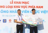 Cậu sinh viên vỡ òa khi nhận giải thưởng ở Giải bóng đá công nhân, viên chức