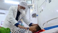 Ăn nhầm mì tôm chứa thuốc diệt chuột, 4 trẻ may mắn được cứu sống