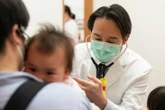 Không có chuyện Nhật Bản ngừng tiêm chủng để giảm tử vong ở trẻ em