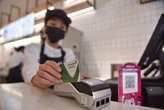 Chính phủ có công điện nhắc xử lý nghiêm trường hợp cố tình thanh toán bằng tiền mặt để trốn thuế