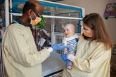 Kỳ tích y học: Bé trai được cứu sống nhờ công nghệ chỉnh sửa gene