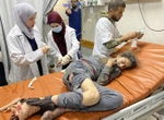 Bác sĩ ở Gaza ngất xỉu vì đói và kiệt sức trong lúc phẫu thuật