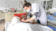 Ăn tiết canh, nem chua: Hai người nhập viện, mất thính lực vĩnh viễn