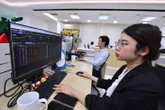 Chứng khoán bất ngờ 'rơi' sâu sau khi vượt mốc lịch sử 1.700
