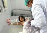 Lấy búi tóc lớn gây tắc ruột bé gái 4 tuổi mắc hội chứng 'công chúa tóc mây' ở Cần Thơ
