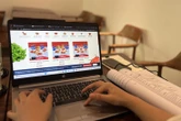 Đặt đồ ăn 'tới tận giường': Tiết kiệm thời gian hay là sự lười biếng?