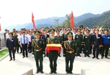 Lễ thượng cờ và gắn biển công trình cột cờ A Pa Chải