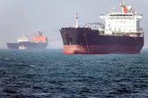 NÓNG: Mỹ tấn công mạnh nhiều mục tiêu ở Iran, đụng độ trên biển ở Hormuz