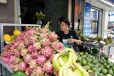 Nhiều loại trái cây 'rẻ như cho', nhà vườn lại 'khóc ròng'