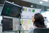 Chứng khoán tuần mới: VN-Index vào vùng 'thử lửa', chuyên gia lưu ý 2 yếu tố then chốt