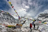 Kỷ lục mới, 274 người chinh phục đỉnh Everest trong một ngày