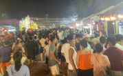 Biển người vây kín công viên biển Đà Nẵng thưởng thức ẩm thực Food Tour