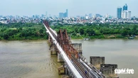Xe đi lại bình thường trên cầu Long Biên sau 2 tháng sửa chữa