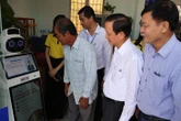 Xã đầu tiên của Tây Ninh thử nghiệm robot lễ tân, gửi lời chào và hướng dẫn người dân