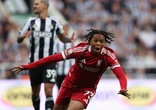Tiết lộ gây sốc về cầu thủ 16 tuổi Liverpool 'bắn hạ' Newcastle