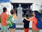 Mở lại tour tham quan nhà bác sĩ Yersin bằng xe buýt mui trần