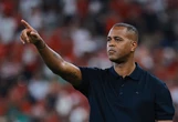 HLV Patrick Kluivert bị người hâm mộ Indonesia chỉ trích nặng nề
