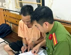Tạm giữ ông bố xích hai chân con trai treo ngược rồi đánh