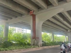 Gối cầu đường vành đai 3 trên cao bị biến dạng, xô lệch, phải dùng gỗ chèn tạm