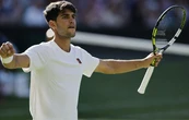Alcaraz ra dấu dừng trận đấu tại Wimbledon 2025