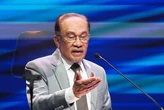 Dân chúng Malaysia than giá cả tăng, Thủ tướng Anwar Ibrahim phát 600.000 đồng/người