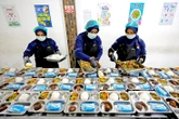 Hàng ngàn trẻ Indonesia ngộ độc trong chương trình bữa ăn miễn phí 10 tỉ USD
