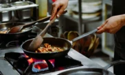 5 loại thực phẩm tuyệt đối không nên nấu ngay sau khi lấy từ tủ đông