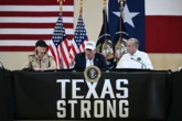 Ông Trump thị sát vùng lũ Texas, cam kết 'Texas cần gì sẽ được đáp ứng'