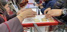 Mua, bán vàng 20 triệu/ngày phải thanh toán không tiền mặt