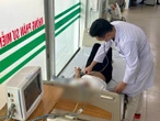 Giao hàng giữa trưa nắng, shipper trẻ gặp tai nạn vì say nắng