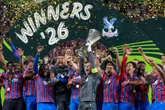 Crystal Palace giúp Bóng đá Anh lập cú đúp, đăng quang vô địch cúp châu Âu