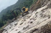 Liên tục sạt lở đất đá trên quốc lộ 28B, tỉnh Lâm Đồng