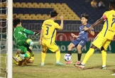 Rimario trừng phạt sai lầm của thủ môn Cao Văn Bình