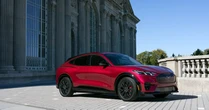 Xe Ford gây sốc khi bản thuần điện bán chạy gấp đôi bản xăng