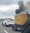 Thực hư video ‘xe Tesla kéo máy phát điện vừa sạc vừa chạy’ hơn 11 triệu lượt xem trên YouTube