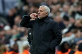 HLV Mourinho tiếp tục nhận trái đắng ở Champions League