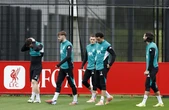 Liverpool hủy bỏ buổi họp báo vì sự cố trên chuyến bay