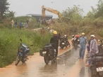 Sạt lở trên đèo Đại Ninh, quốc lộ 28B tắc đường