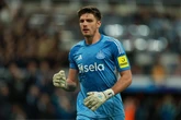 Thủ thành Newcastle gây sốc với pha kiến tạo phi thường
