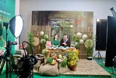 Nghệ sĩ Tự Long livestream bán nông sản, khách chốt đơn 6 tấn gạo ST25