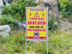 Chính quyền phải cắm biển cảnh báo khỉ hoang trên đường ven biển gần Mũi Điện