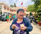 Chủ hộ không nhận giúp quà 100.000 đồng, người trong gia đình phải làm sao?