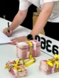 Công ty Trung Quốc gây sốt khi treo thưởng 140.000 USD khuyến khích nhân viên giảm cân